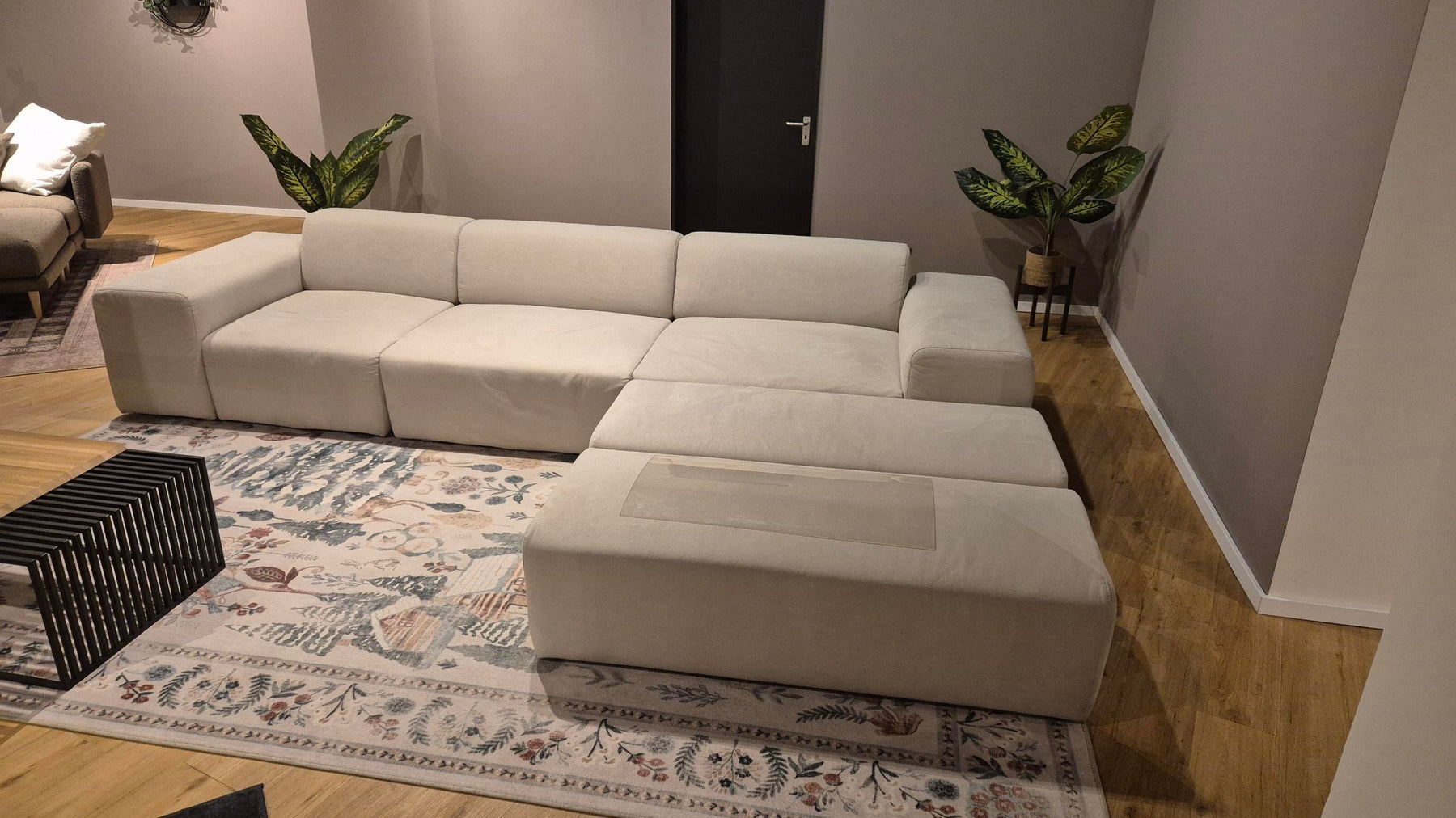 Outlet - Modular sofa Nina U-shape / living area showroom Munich