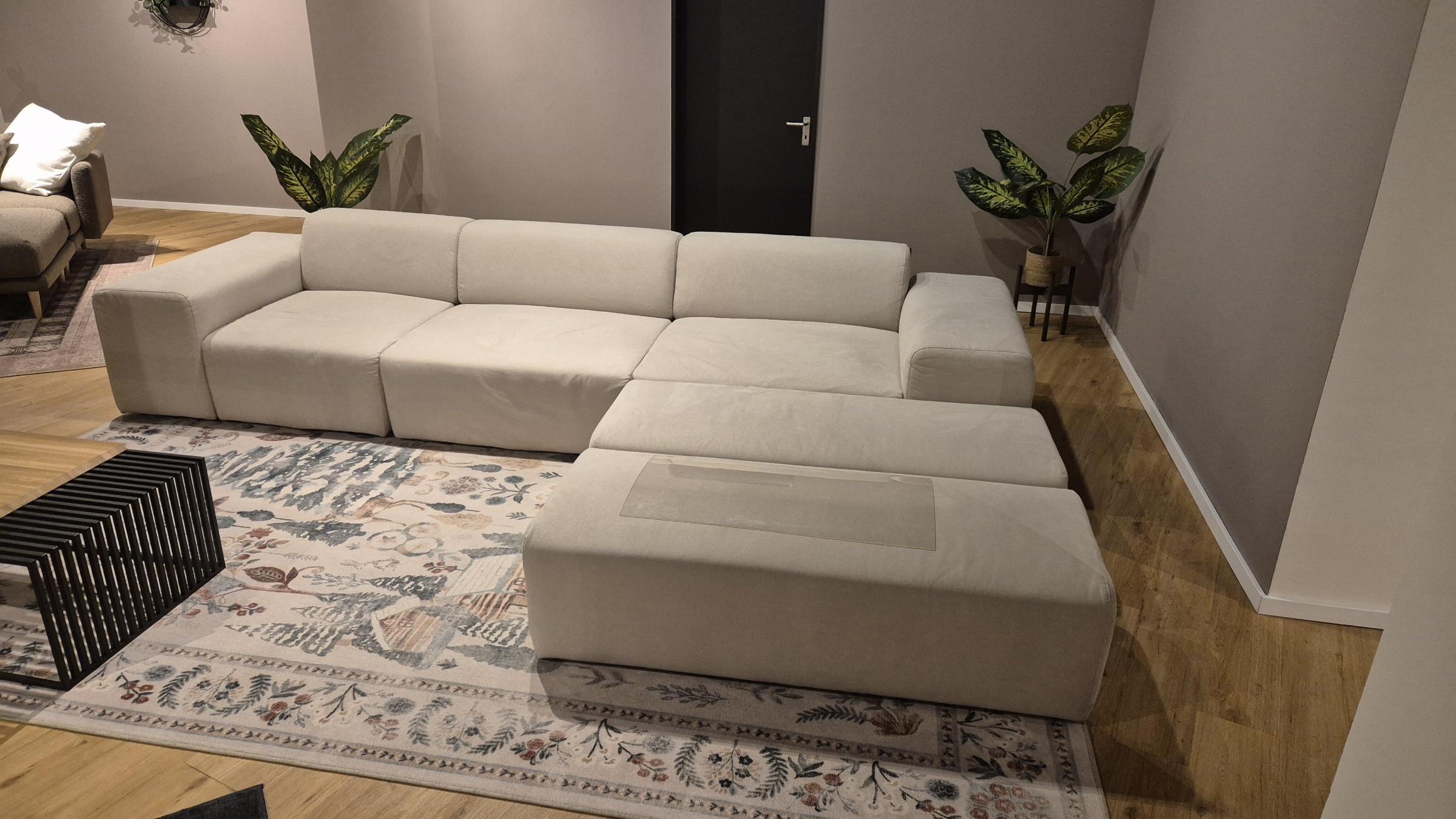 Outlet - Modular sofa Nina U-shape / living area showroom Munich